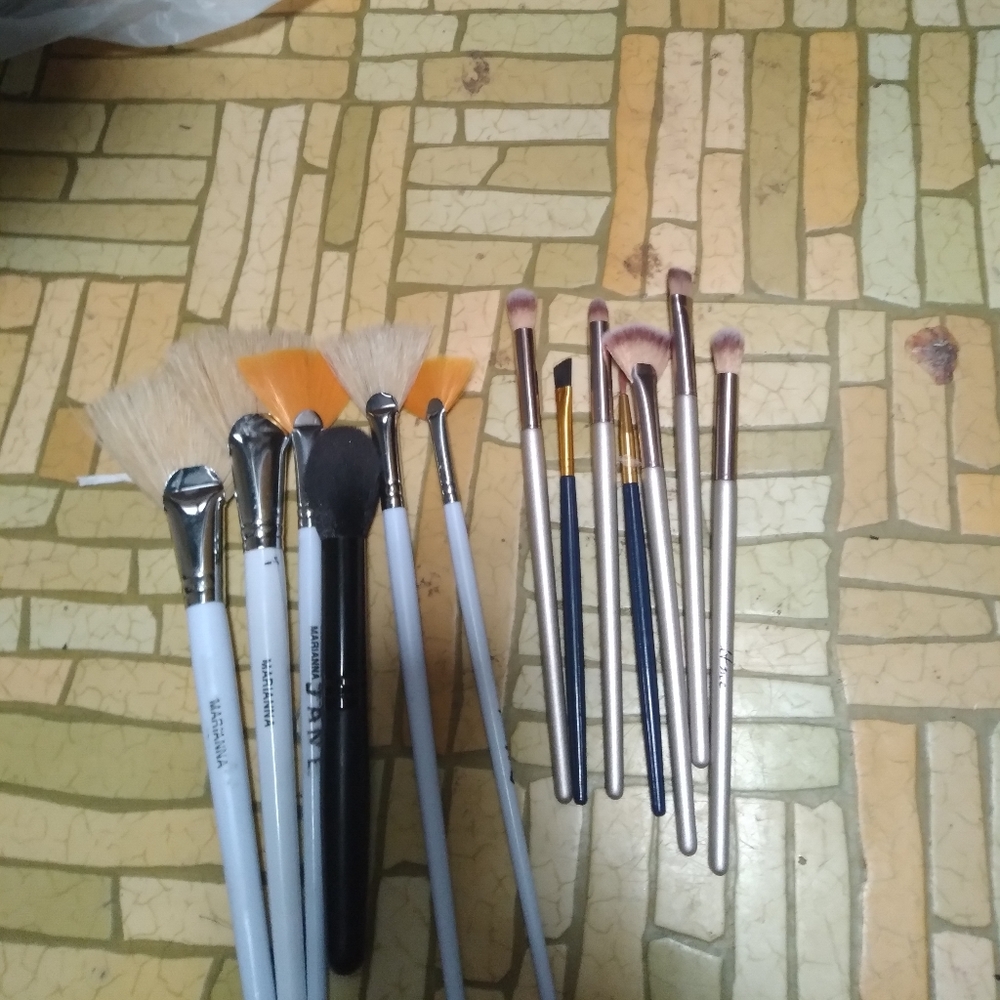 Makeup brushes